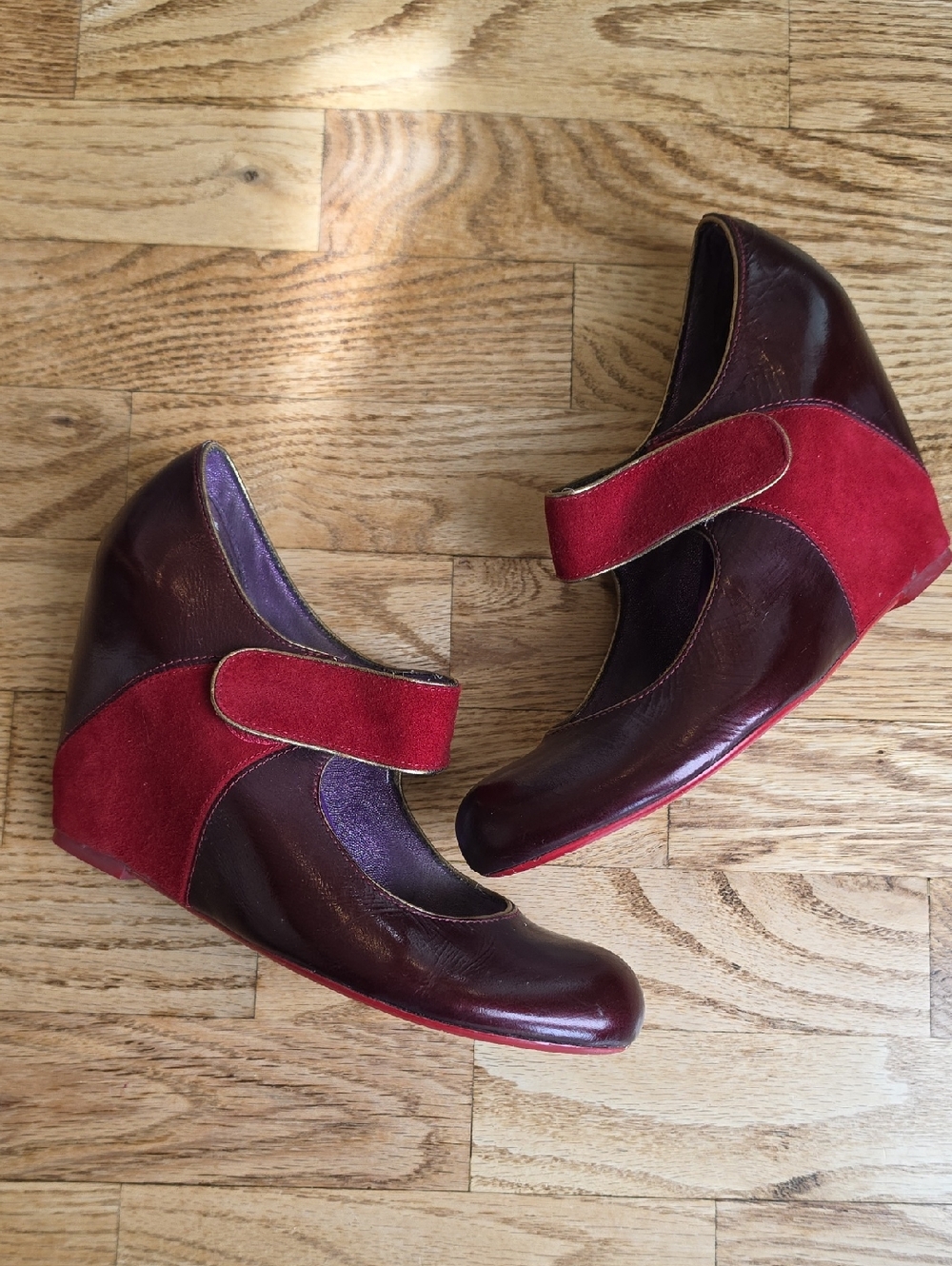 (7.5) Poetic License Women’s Two-Tone Burgundy and Red Mary Jane Wedge Shoe Wow